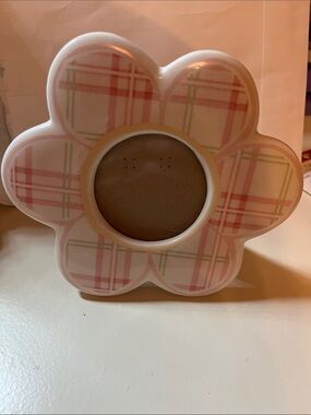 Russ plaid flower shaped picture frame